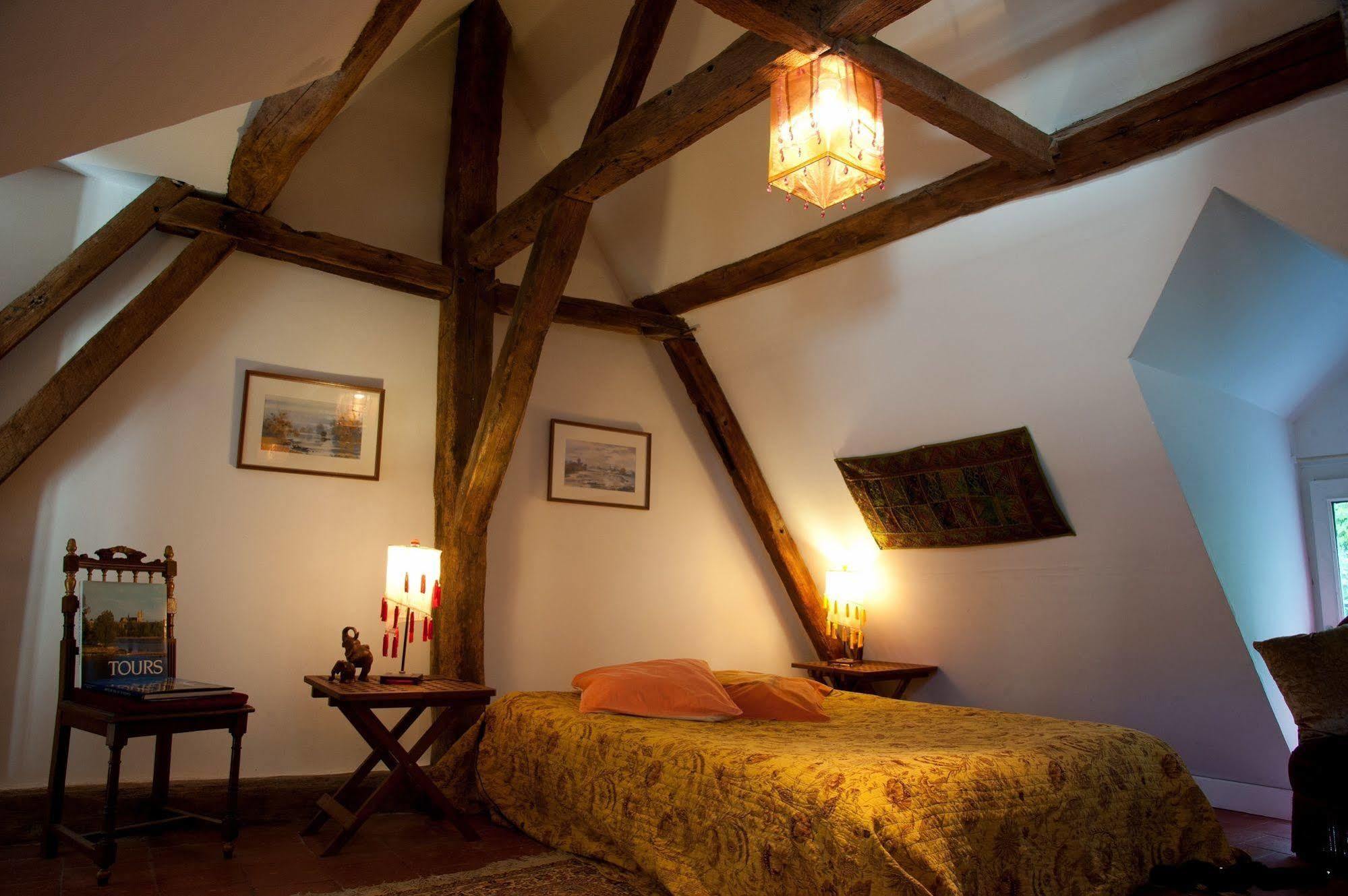 ロシュ La Demeure Saint-Ours Bed & Breakfast エクステリア 写真